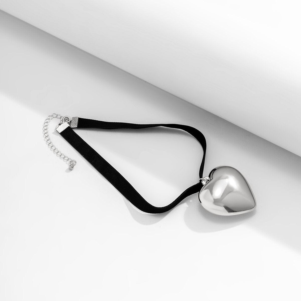 Trendy Heart Pendant Velvet Collar Choker Necklace